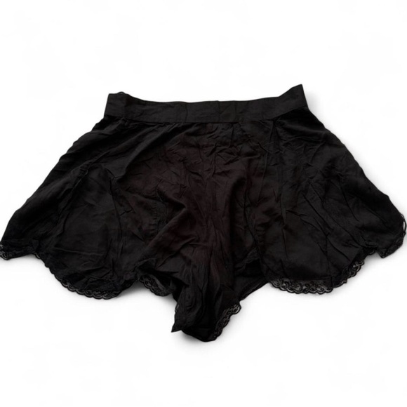 Pins & Needles Pants - Pins and Needles Black Flowy Lace Trim Shorts – Boho Y2K | Size: M